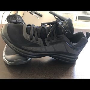 APL men's running shoes